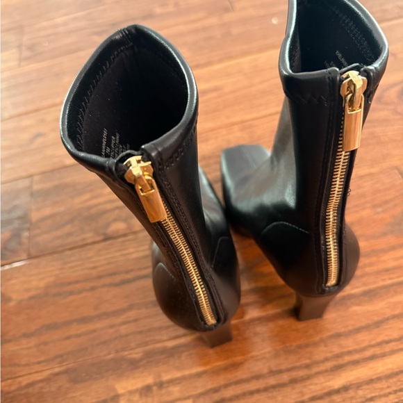 Steve Madden Black Leather High Heel Ankle Booties - Picture 6 of 7